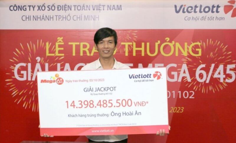 Trúng Vietlott hơn 14 tỷ đồng, người chơi không mang mặt nạ lên nhận giải